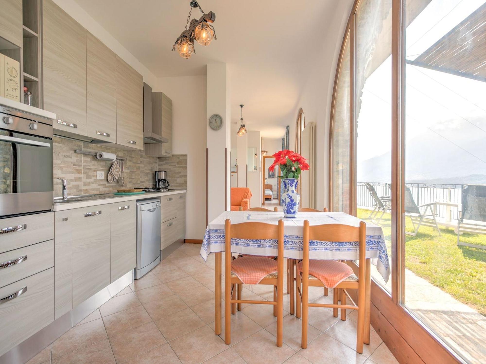 Wonderful Flat With Swimming Pool Lift And Garden Appartement Gravedona Buitenkant foto
