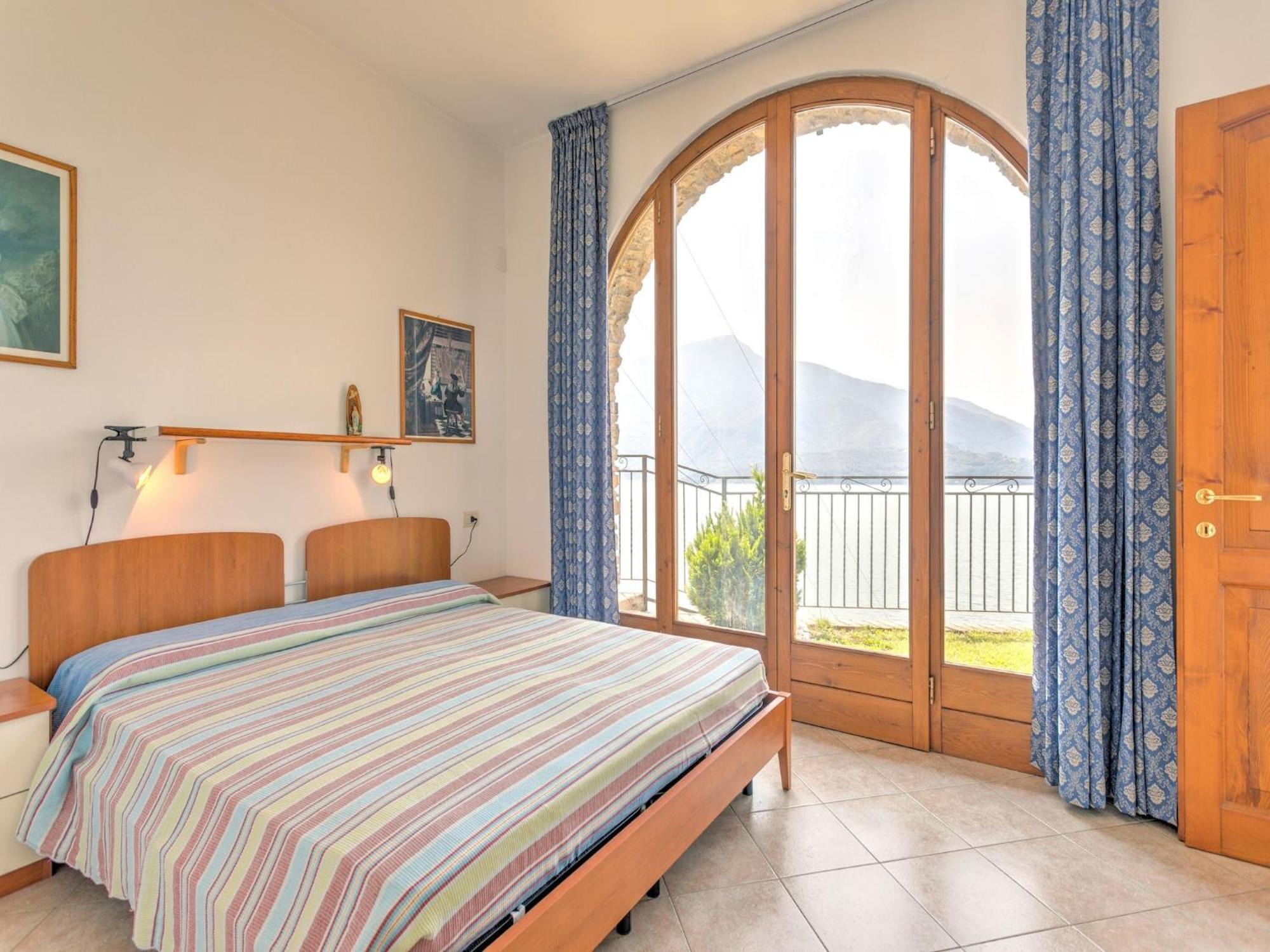 Wonderful Flat With Swimming Pool Lift And Garden Appartement Gravedona Buitenkant foto