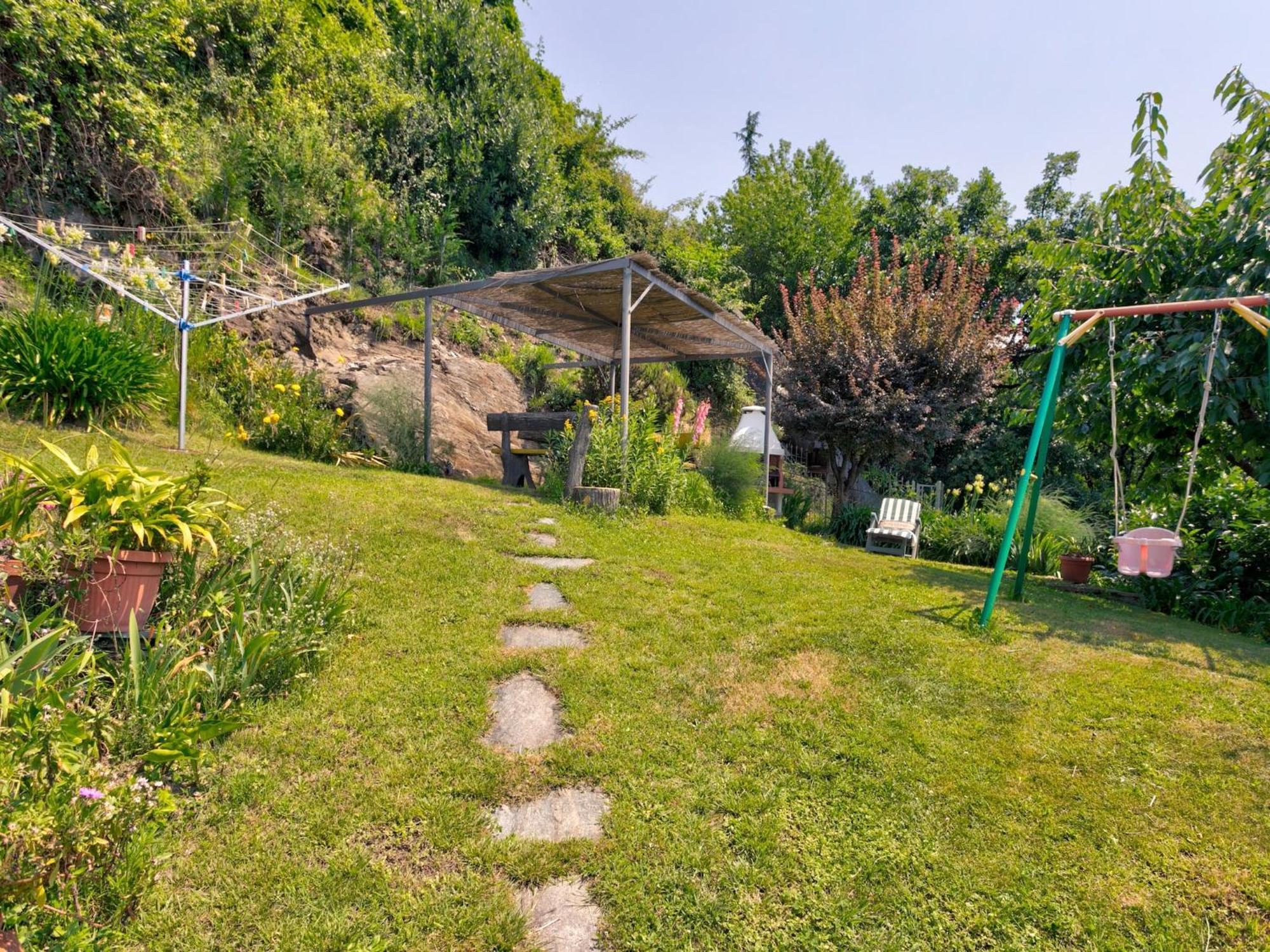 Wonderful Flat With Swimming Pool Lift And Garden Appartement Gravedona Buitenkant foto