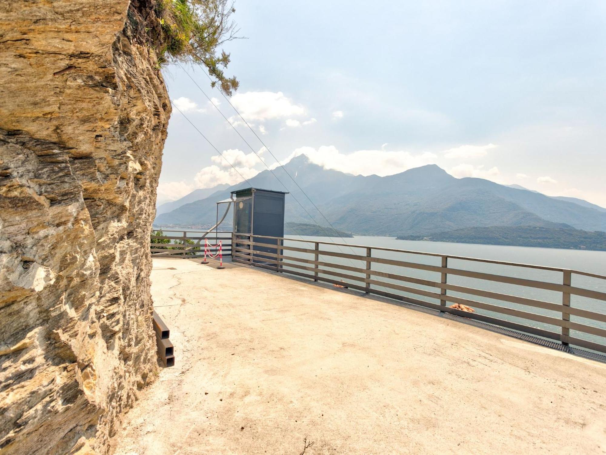 Wonderful Flat With Swimming Pool Lift And Garden Appartement Gravedona Buitenkant foto