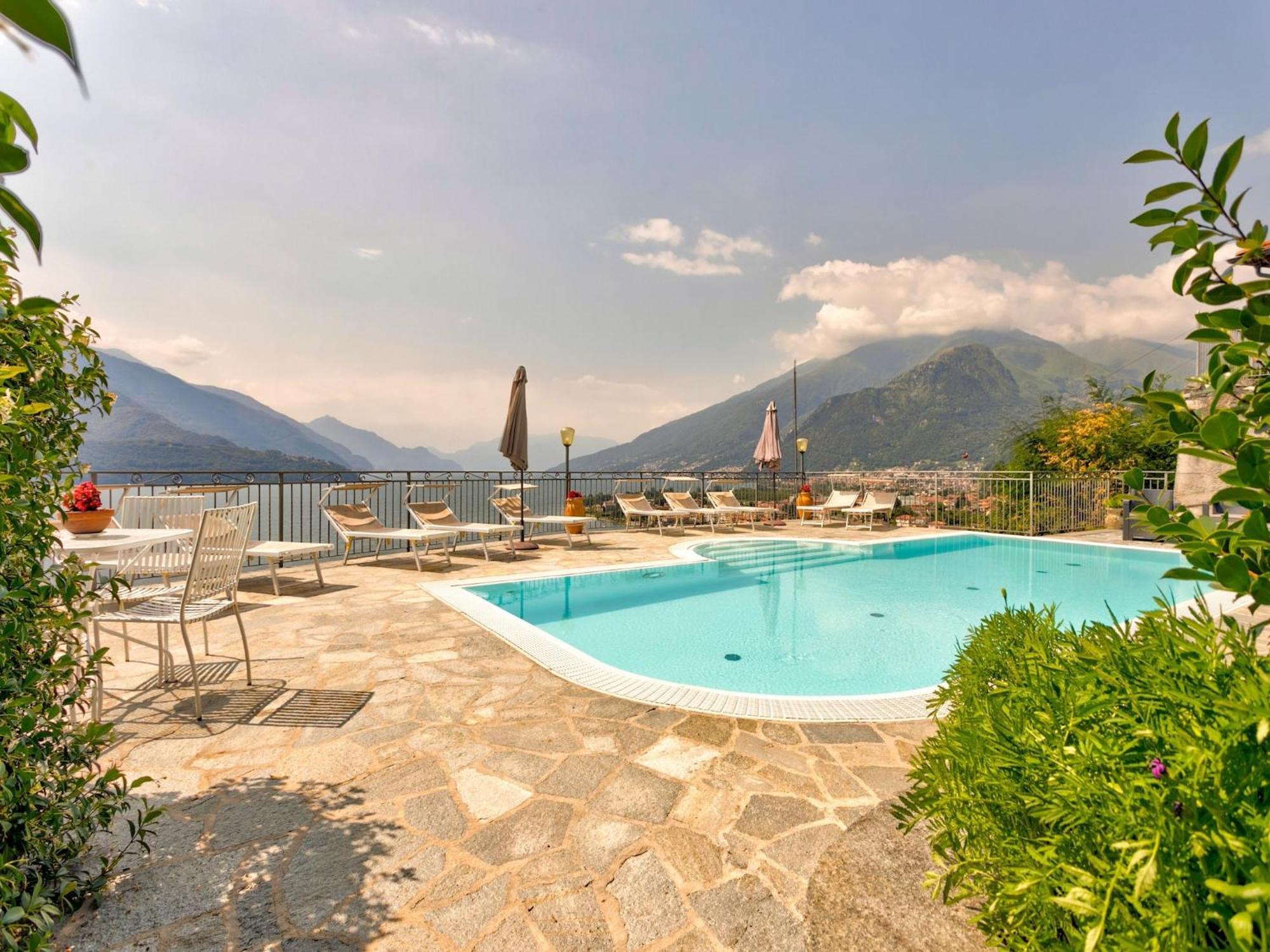 Wonderful Flat With Swimming Pool Lift And Garden Appartement Gravedona Buitenkant foto