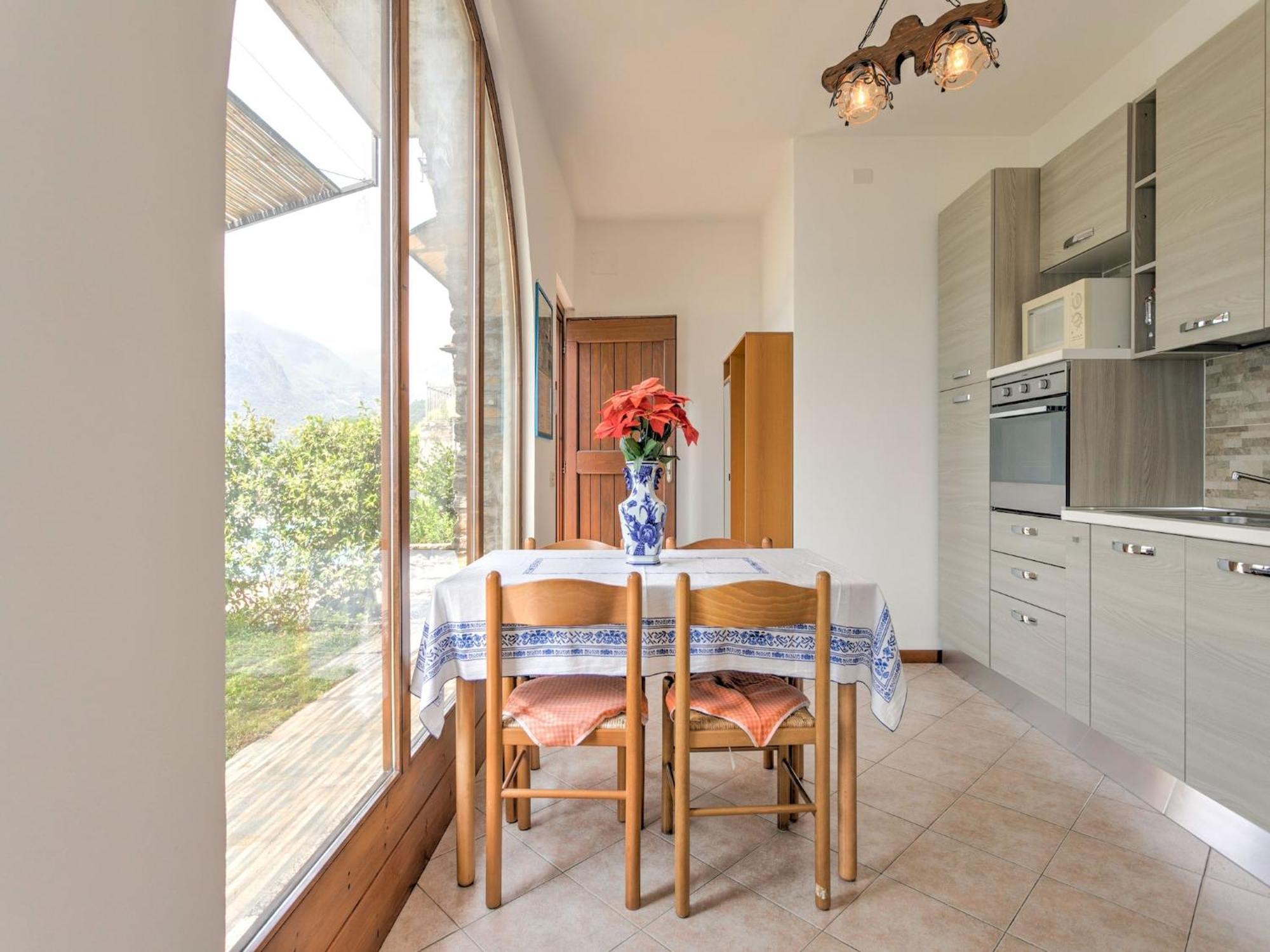 Wonderful Flat With Swimming Pool Lift And Garden Appartement Gravedona Buitenkant foto