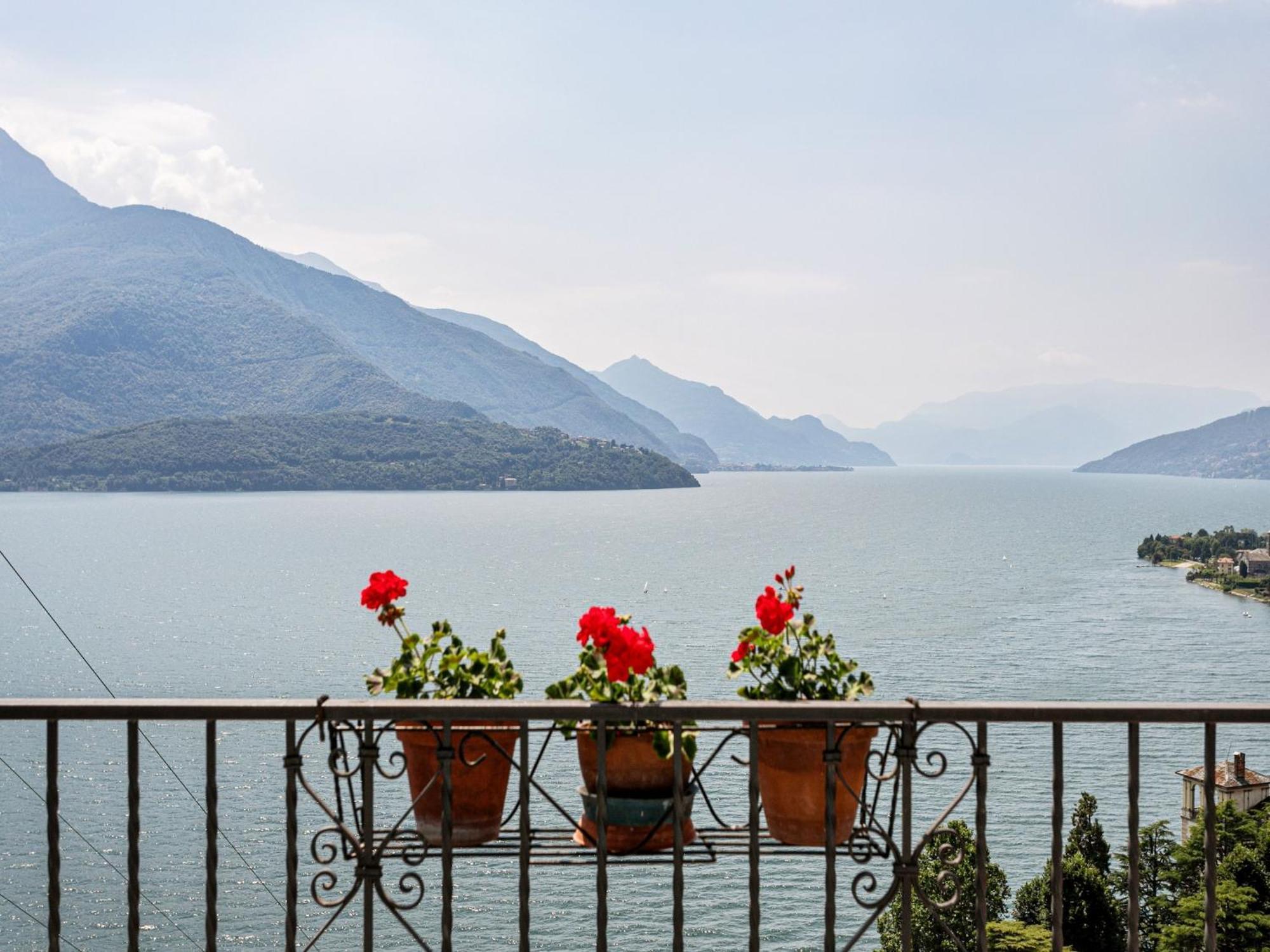 Wonderful Flat With Swimming Pool Lift And Garden Appartement Gravedona Buitenkant foto